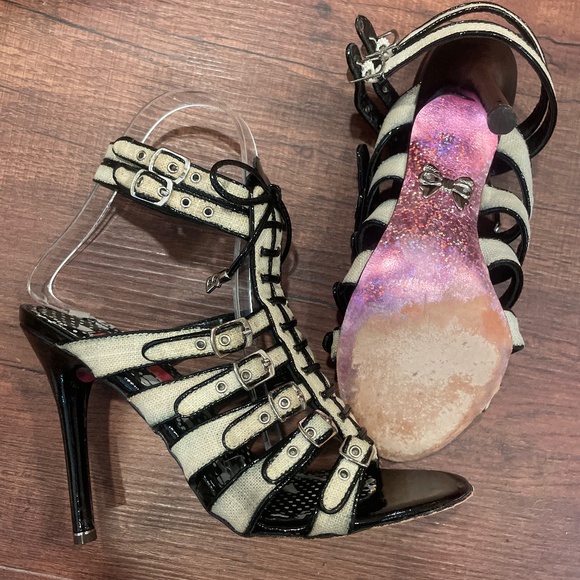 LAST CHANCE BETSEY JOHNSON Buckle Design High Heel Sandals - Picture 1 of 1